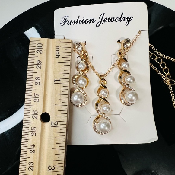 Gold Faux Pearl Dangle Earrings and Necklace Set - Picture 4 of 4